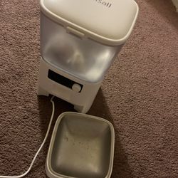 automatic pet feeder