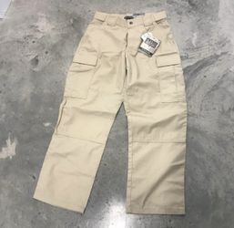 New 5.11 cargo tactical Pants, medium size, 31 1/2 - 35 by 30