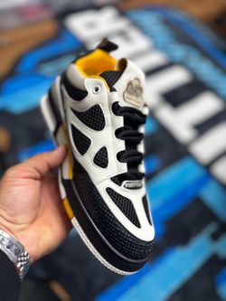 LV SKATE TRAINERS SIZE 7, 11