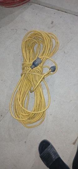 100ft Twist To Lock Extension Cord