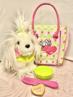 Pucci Pups by Battat White Maltese Plush Puppy, Hearts Pink/Green Pet Carrier, Puppy Outfit and  Accessories