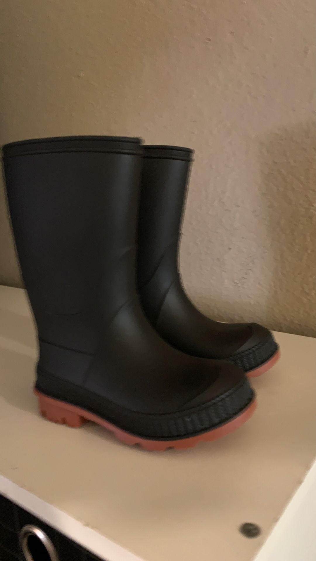 Black rain boots size 5/6 toddler