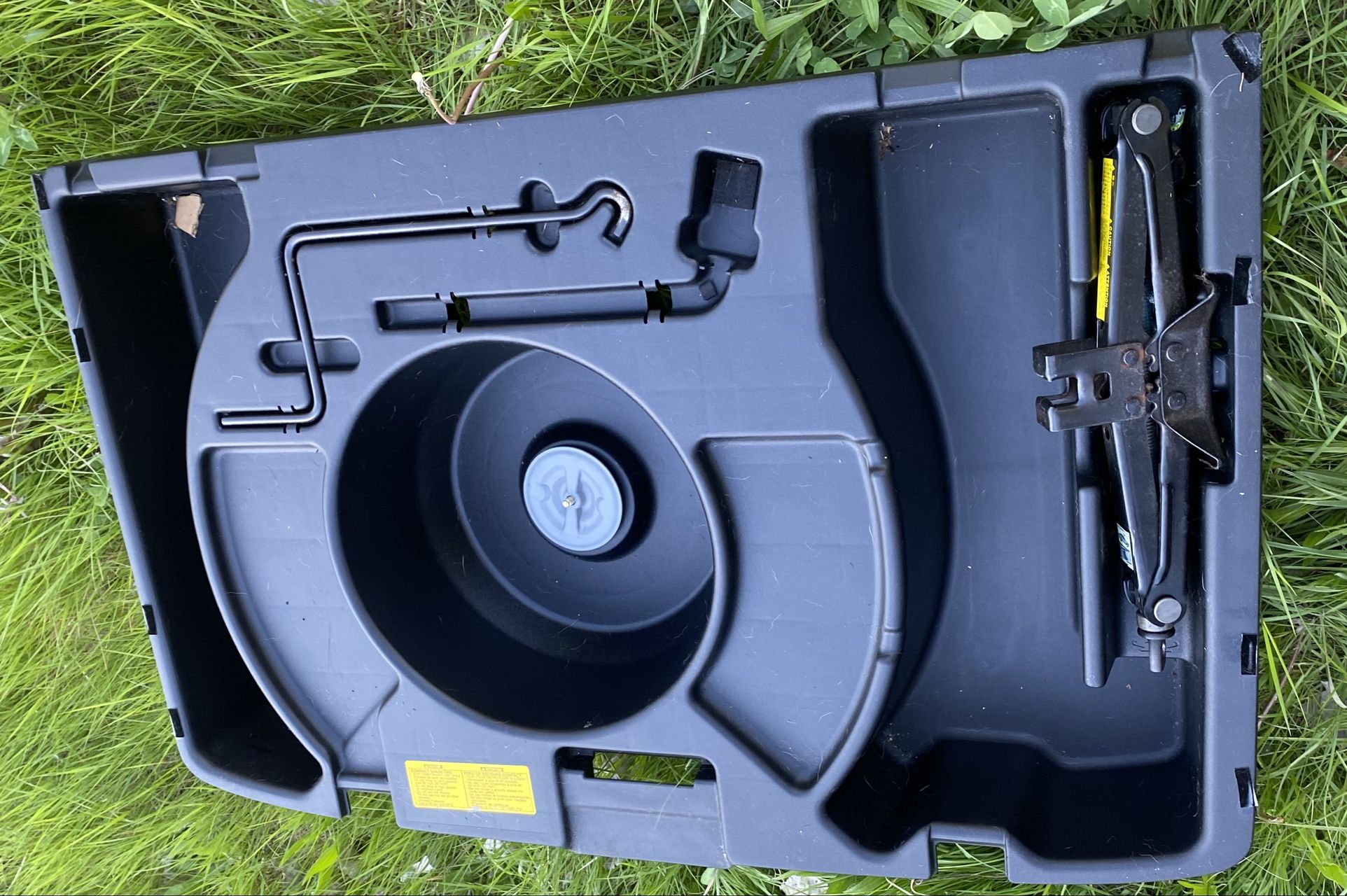 Toyota Matrix 2005 Trunk Deck Floor Spare Tire Cover Box and Jack