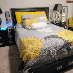 Real Wood  Bedroom Set -priced 2SELL