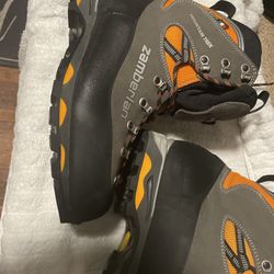 Zamberlan Mountain Trek Boots US11. (as new)