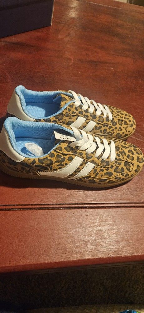 Women's Madden girl Women's leopard casual fashion sneakers size 8
