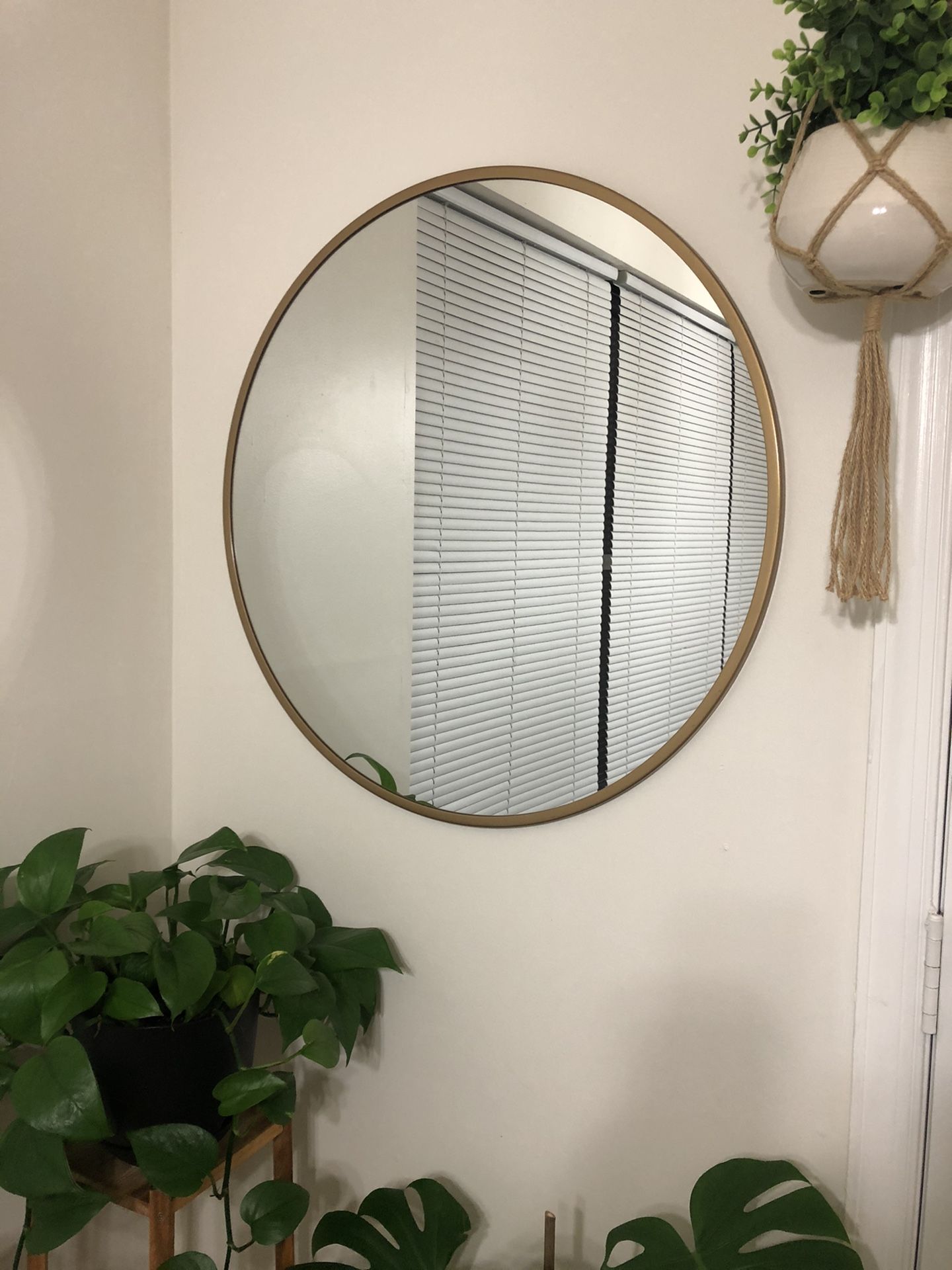 Gold Round Mirror 28”