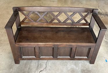 Dark Wood Storage Bench with Lattice Back