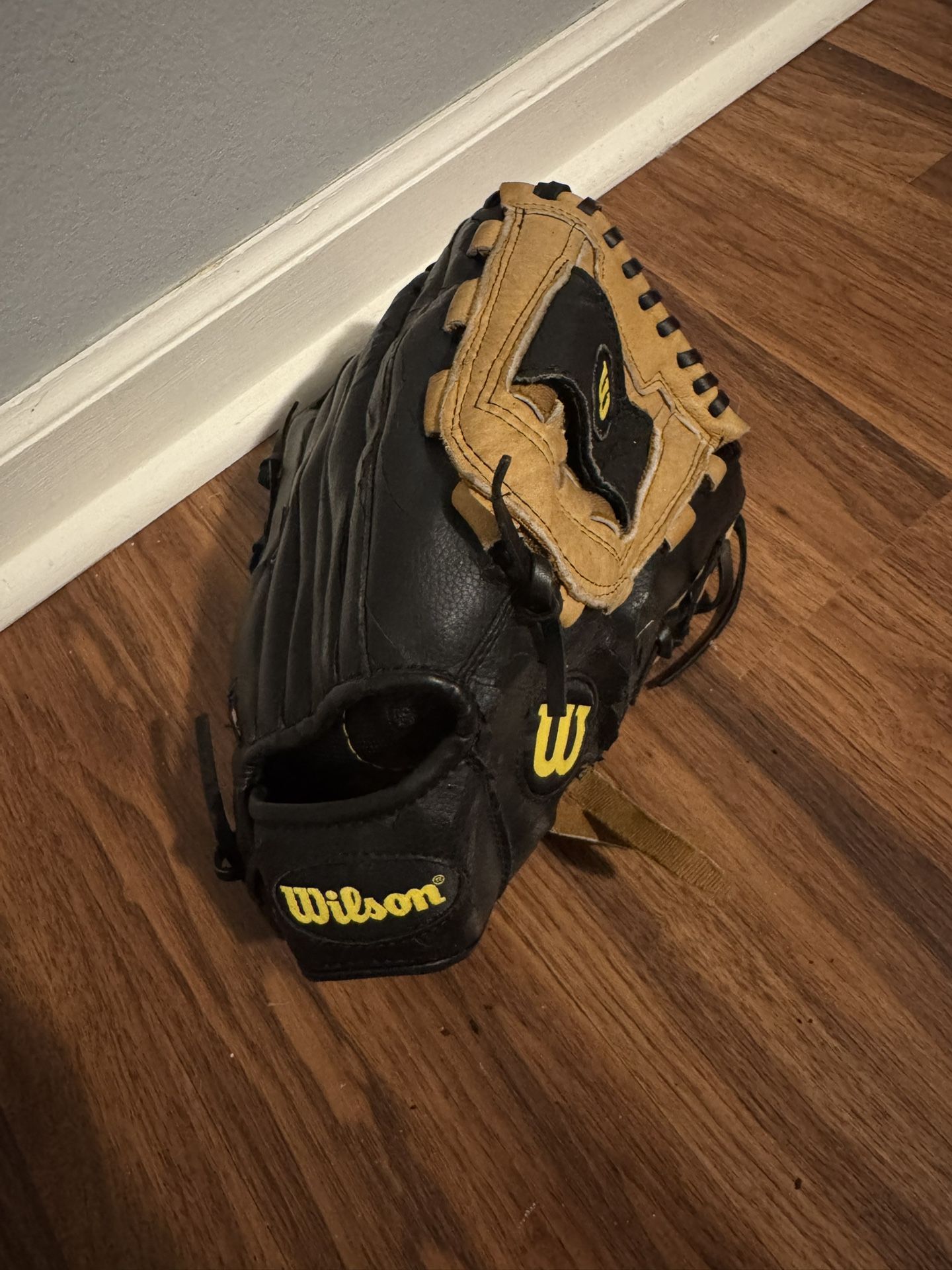 Wilson A360 14” Leather Baseball Softball Glove A0360TBES14 Right Hand Throw RHT