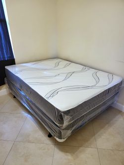 NEW QUEEN-SIZE MATTRESS AND BOX SPRING 🆕️