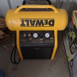 DeWalt Compressor 225 Psi 4.5 Gal