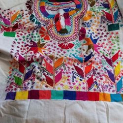 Blusas Mexicanas Bordadas A Mano Y En Máquina // Mexican Embroidered Blouses