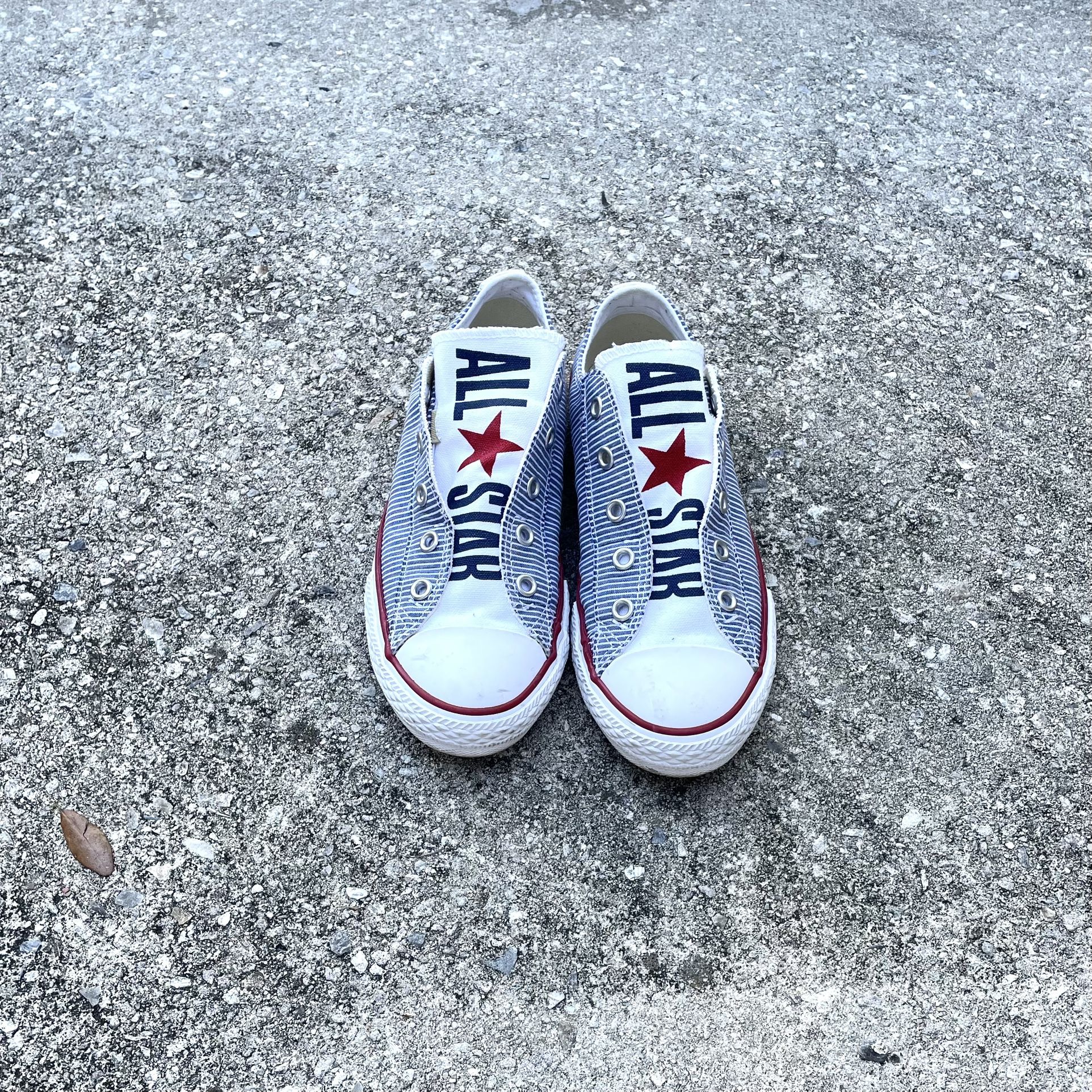 Converse All-Star Chuck Taylor Sneakers - Unisex Kid’s 2 - Laceless - NWOB