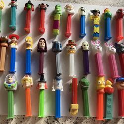 Nice vintage lot Pez candy dispensers toys mostly 1990s Star Wars Christmas etc