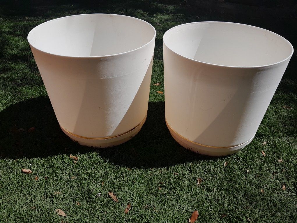FLOWER POTS