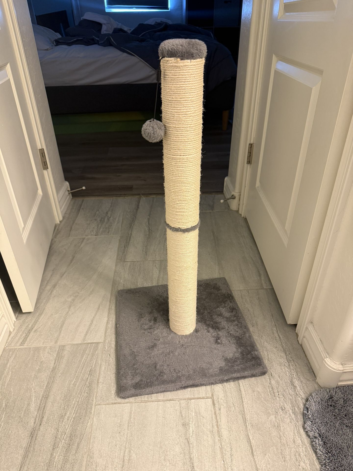 Cat Scratching Pole