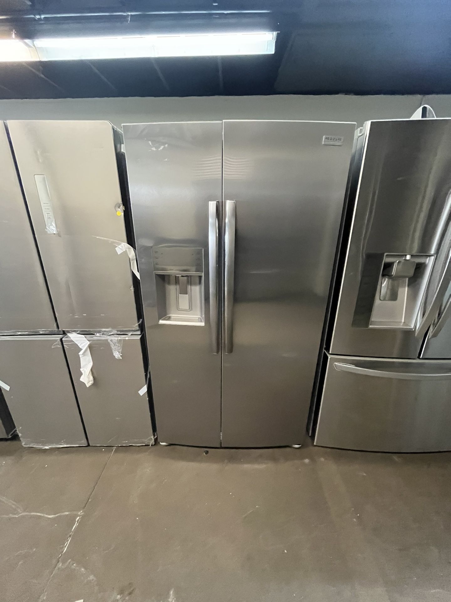 FRIGIDAIRE GALLERY 2 DOOR COUNTER DEPTH REFRIGERATOR