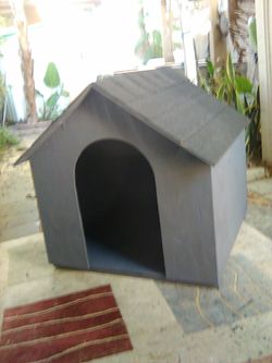 3' x 3' x 3' large wood dog house