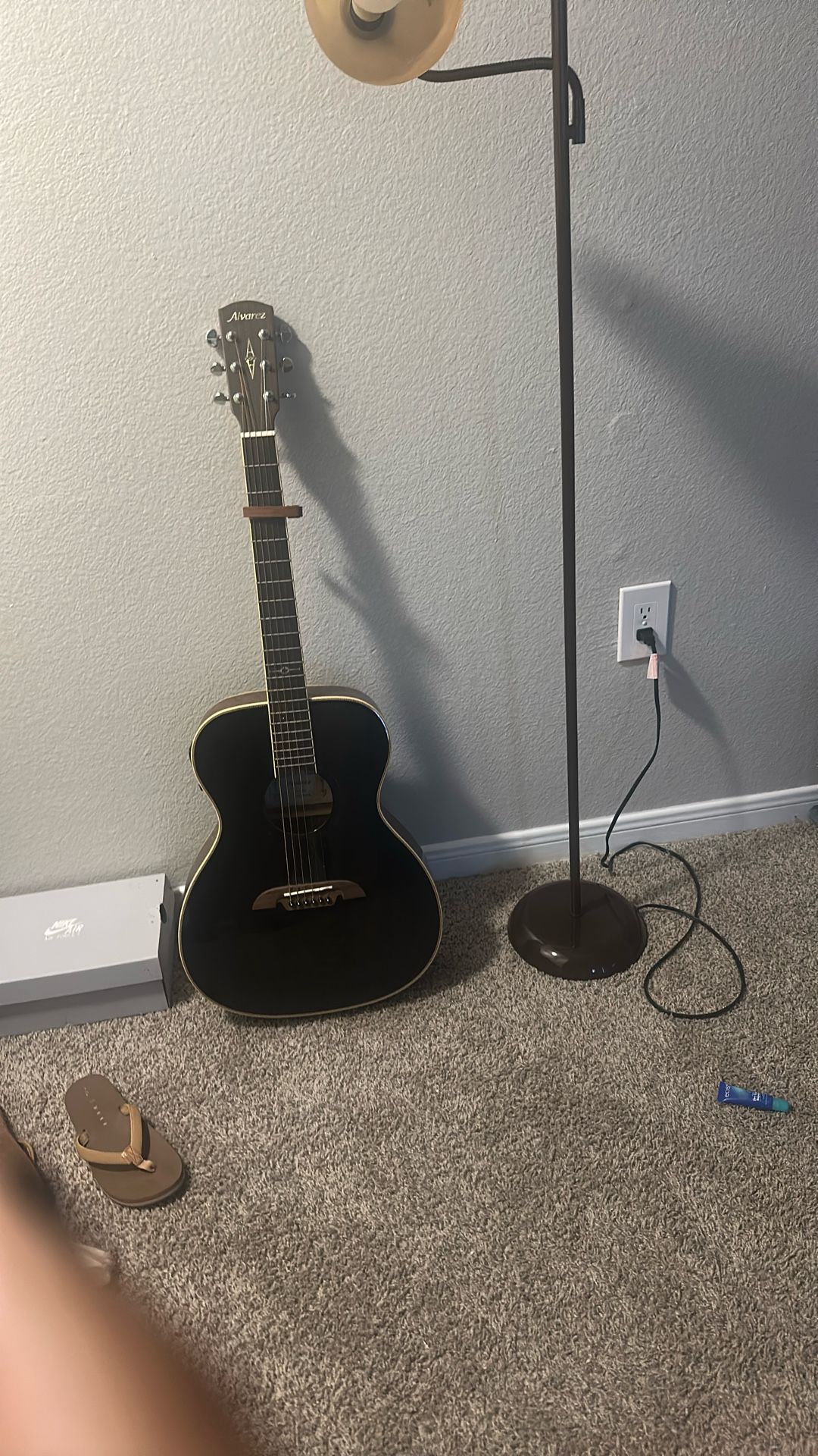 alvarez acoustic/ electric guitar