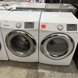 SAMSUNG WASHER AND GAS DRYER IN WHITE