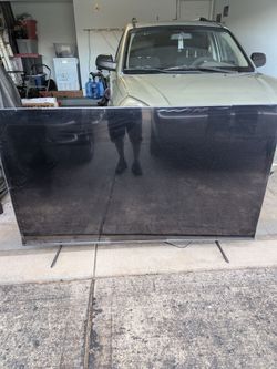 Hisense 75"Flat Screen TV with Stand / Remote