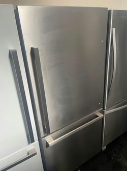 Hisense Bottom Freezer Refrigerator - Stainless Steel, Gently Used, Energy Star
