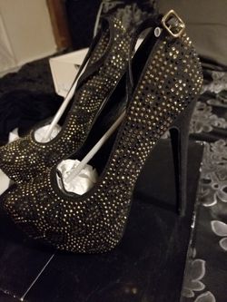 New stone high heels size7