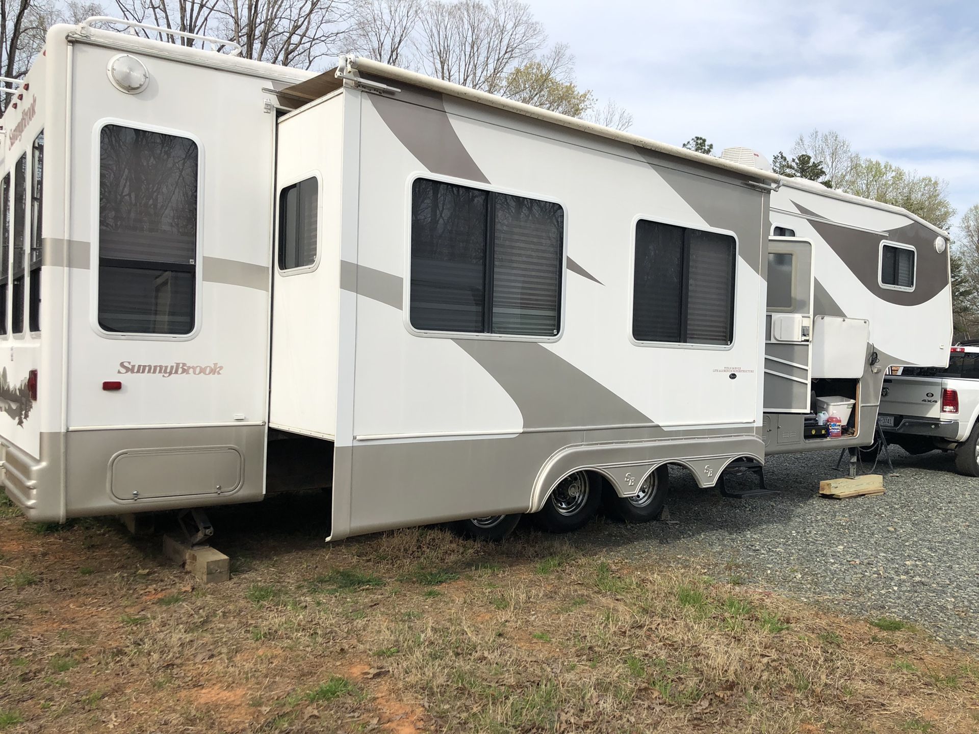 2004 Sunnybrook 5th Wheel Camper
