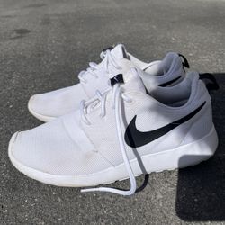 Woman’s Running Shoe 