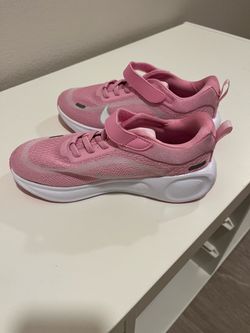 Girls Nike pink shoes