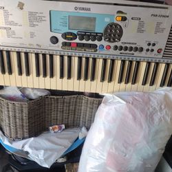 Yamaha PSR-225gm Portable Grand Keyboard