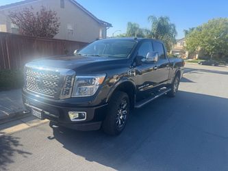 2016 Nissan Titan XD Crew Cab Pickup Truck