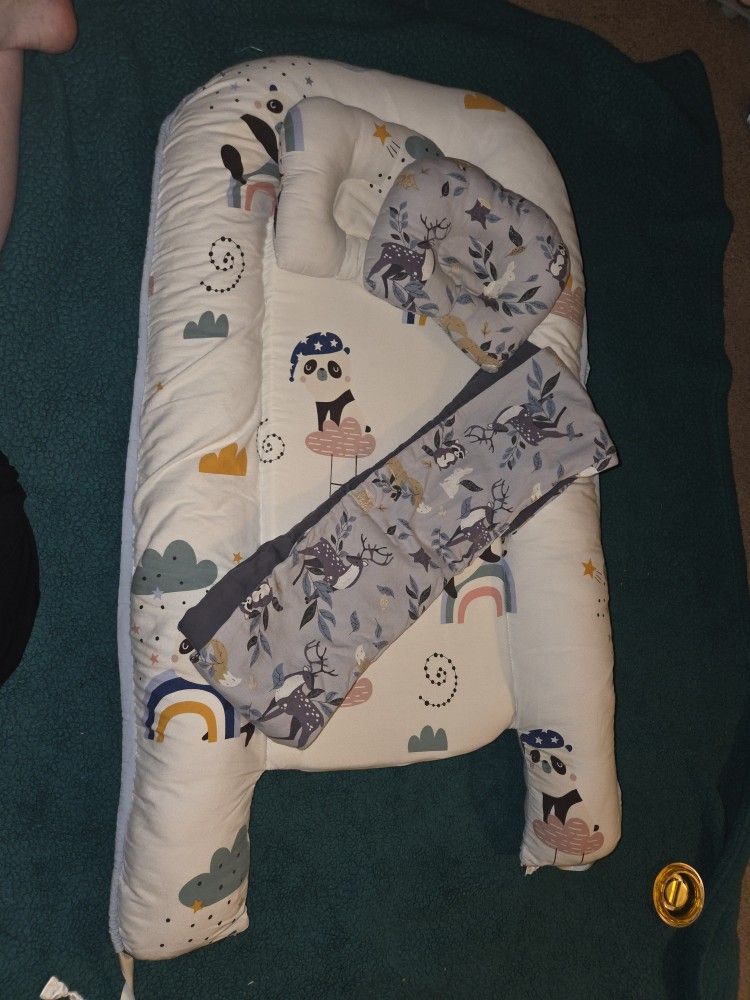Infant Co-Sleeper Bed With Spare Sheets