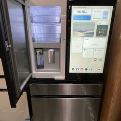 Samsung Bespoke Family HUB Refrigerator With Beverage Center