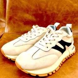KIDS SNEAKER SHOES size 4.5Y(⭐️like BRAND NEW CONDITION:10/10)💥used 1X ONLY