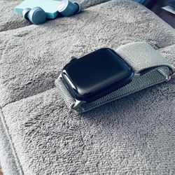 Apple Watch SE 2 (2022 Model)