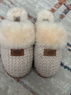 Ugg fluffy slippers