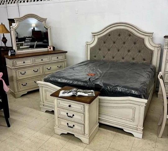 Bed, Dresser, Mirror, Nightstand. Bedroom Set