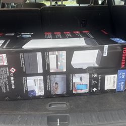 Like New Portable air conditioner 