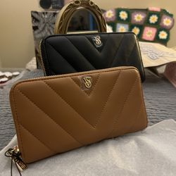 Victoria Secret Large Corner Zipped Wallet