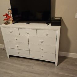 Dresser 9 Drawer