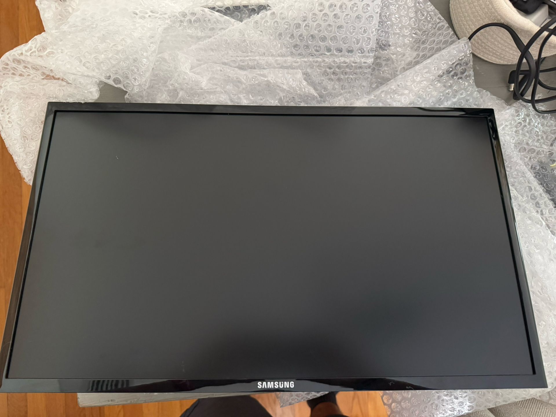 Samsung LF24T350FHNXZA 24" 16:9 FreeSync 75 Hz IPS Monitor