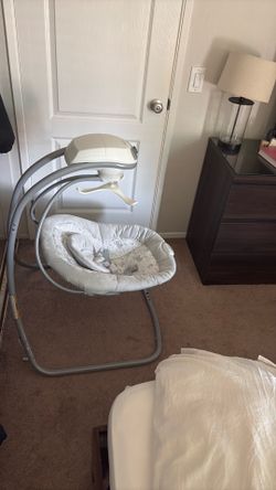 Graco Baby Swing with Overhead Mobile