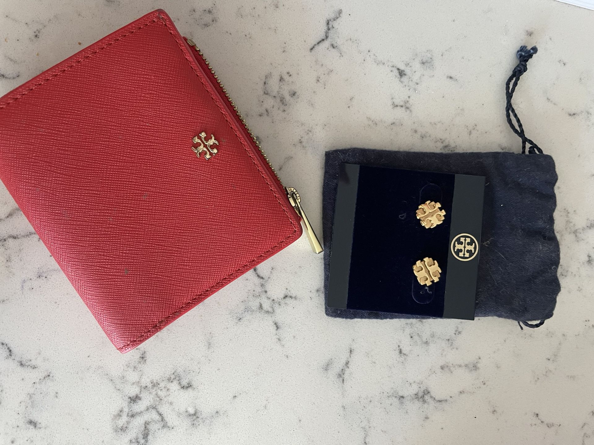 Tory Burch Leather Wallet And Earrings 
