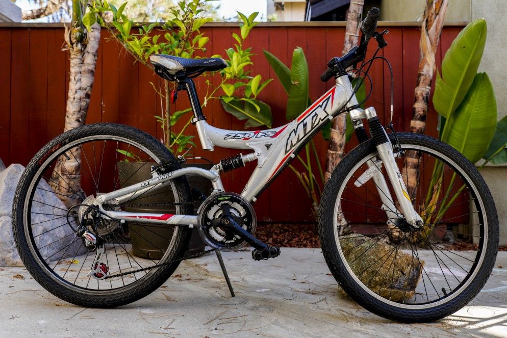 Giant MTX 250 FS bike double suspension