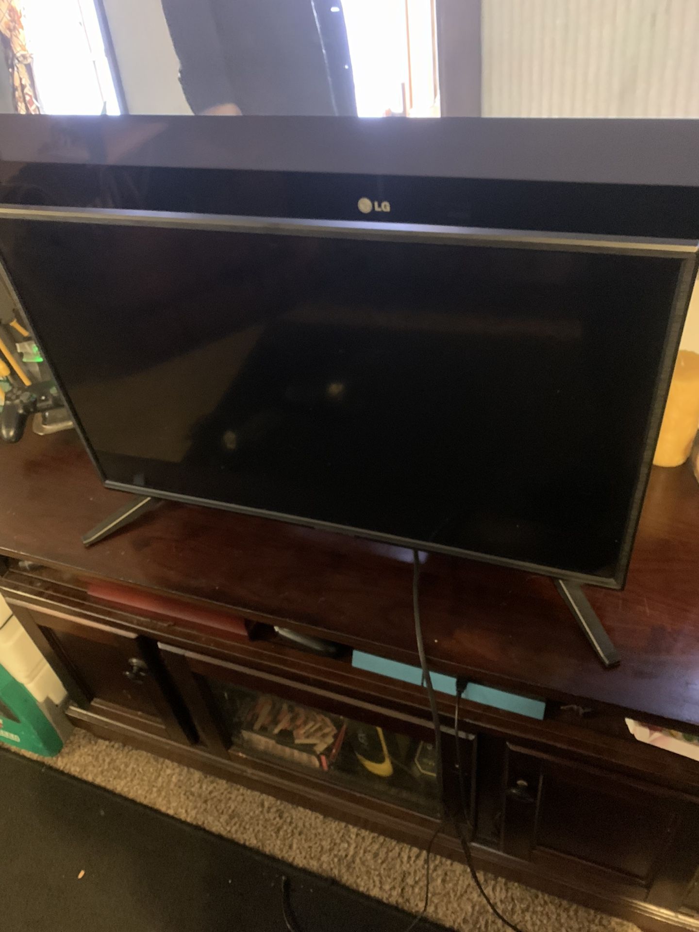 32” Scepter TV
