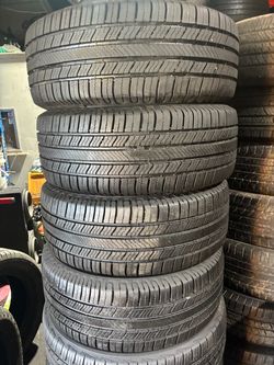 Set of 4 matching tires like new Michelin defender 235/55R17