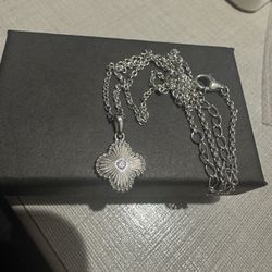 Clover Pendant With Necklace 