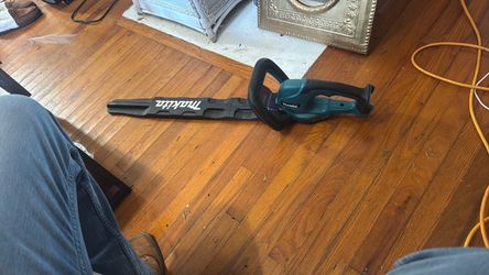 Makita Cordless Hedge Trimmer