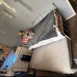 Trindle Bed With Both Matresses